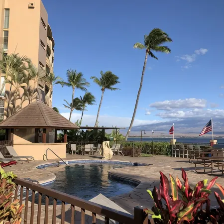 Relaxing Ocean Front Views on Maui! Island Sands Condominium