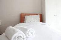 Cozy & Trendy Studio at Gateway Pasteur Apartment by Travelio - balcony