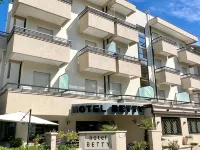 Hotel Betty Personal Style and Beach Village Hotels near Viserbella