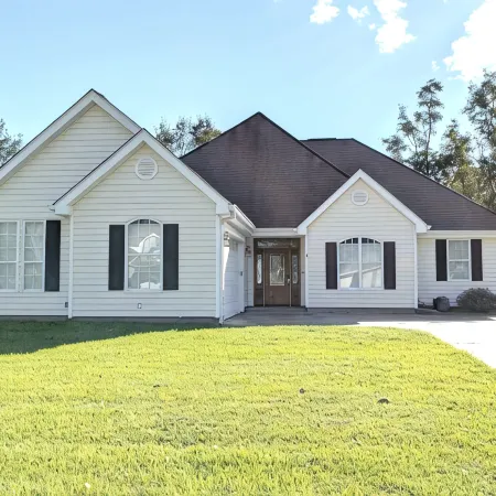 Spacious 3 bed 2 bath. Quiet neighborhood, walk to beach, pool table.