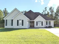 Spacious 3 bed 2 bath. Quiet neighborhood, walk to beach, pool table. - 2 stjerner