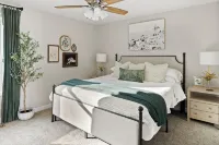 NEW! Charming 3-bedroom home with WiFi, near Ark Encounter, King Bed, sleeps 7. - 4성급