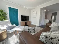 Downtown Salem Chic - 3 Bedroom w/ Parking - 3 ดาว