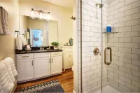 Traverse City Capri Downtown Sanctuary - 4-Star