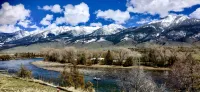 Stunning views right on the Majestic Yellowstone River! - 4성급