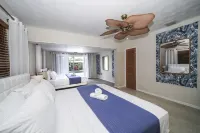 Paradise House 12 guest, private pool, 2 miles from white sand beach