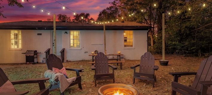 Oakside Retreat – Private Getaway with Huge Yard, Firepit and Game Room Hotels in Vanderburgh County