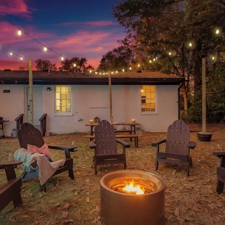 Oakside Retreat – Private Getaway with Huge Yard, Firepit and Game Room
