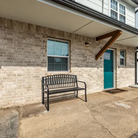 Tulsa Getaway w/Pergola-Grill-TV's & Personal AC/Heater in Every Bedroom