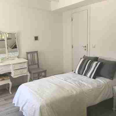 2 BDR APARTMENT 10 MINUTES WALK FROM THE BEACH Rooms