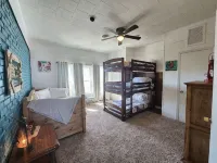 Rustic retreat-near the Canyon