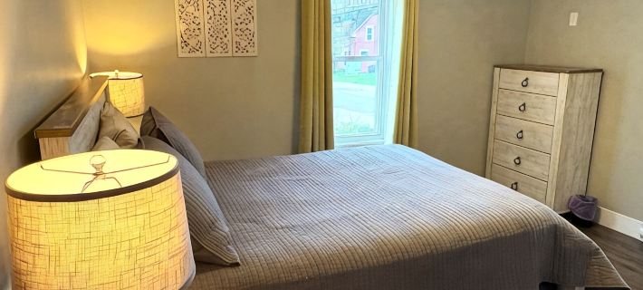 Modern 1 Bedroom, 10 minute walk to Downtown Hotels in Moncton
