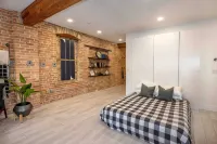 Newly Renovated Industrial Modern Downtown Loft - 레지던스