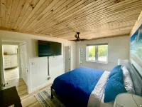 Ocean Front Home with Pool,Dock-Steps to Moriah National Park - ที่มีสระว่ายน้ำ
