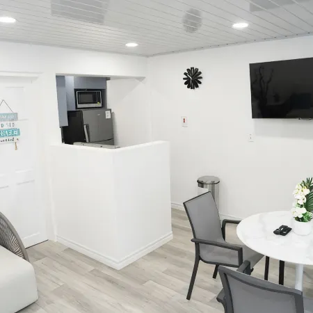 Cosy one bedroom condo in Holetown, St. James with pool access!!