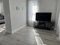 The Merlot, minutes to Niagara's Falls, 3 bedrooms with Hottub and Sauna - Bungalows