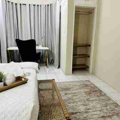 Falcon Oceanview Condo/Free Airport Transportation/Gated Complex/Security Rooms