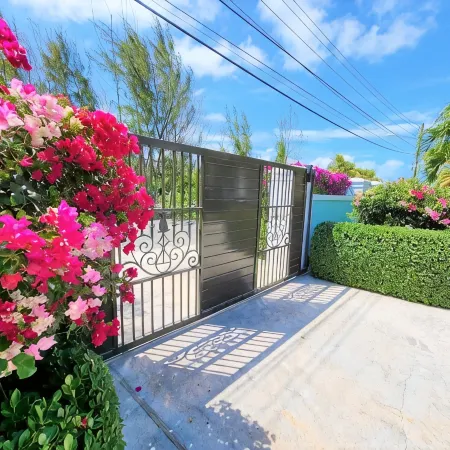 Ocean Breeze Oasis - Private Pool, AC, WiFi, 5-Min Drive to Beach