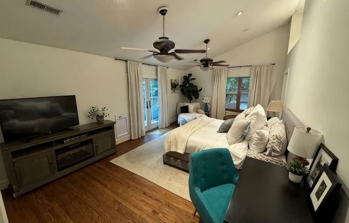 Spacious 5-bedroom house in delightful Greenville 10 minutes from downtown