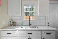 Cottage Row: Daphne - 4-Star