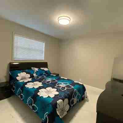 Waterfront Fort Lauderdale House with Heated-pool - 3 Bedrooms 1.5 bathrooms Rooms