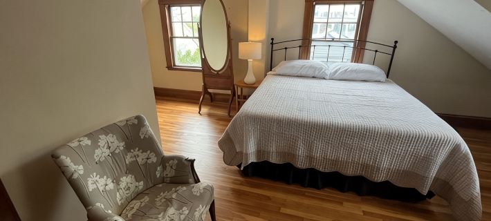 Blue Magnolia - A quiet apartment in a quaint Gloucester MA village Hotels in Gloucester