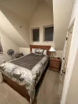 Charming cabin centrally located close to speedboat beach, Kings Beach & skiing