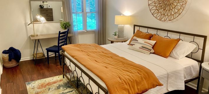 JET'S HANGAR:  WALKABLE, PET-FRIENDLY, RENOVATED Game Day Townhome! Hotels in Auburn