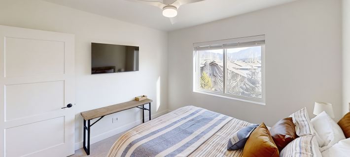 NEW Listing! NEW Build! Condo is 1-block walk to restaurants, shopping, concerts Hotels in Big Sky
