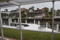 Waterfront Vacation home, Private Pool, Lanai, Dock, Walk to Beach - Beach