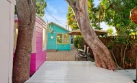 Sauna; Bar; Beach; Walk Downtown; Courtyard; Artsy; Family and Pet Friendly - 4-Star
