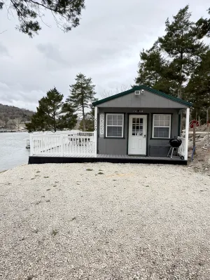 Cozy TINY HOUSE in a very quiet cove. - Chalets