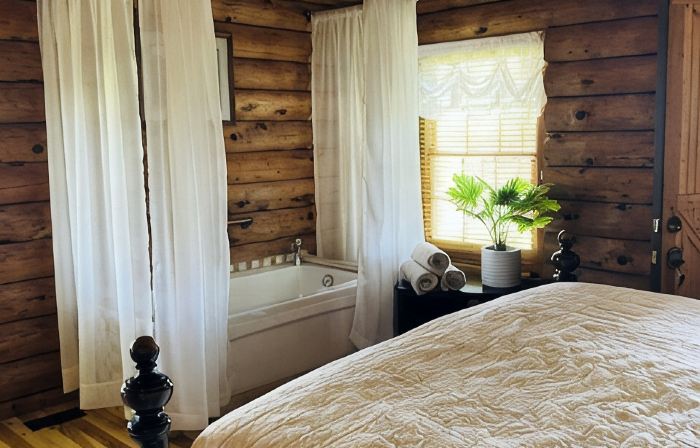 Log Cabin Haus in Amish Country Shipshewana, Indiana