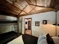 Gorgeous, Vintage, Crystal Mt Tiny Home - Hytter