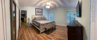 NEW!Lakefront retreat with huge dock, private cove. Perfect for Clemson Football - 4 estrellas