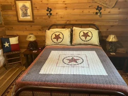 Cedar Cabin in the Woods - Longview, Tx - Homestays