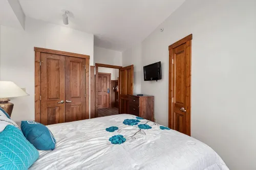 Cozy Condo located in the heart of Snowshoe and directly off the main ski area! - 4-Star