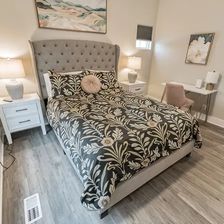 3 Bed 4 Bath Townhouse w Porch & Rooftop Deck- 5 Min to Downtown!