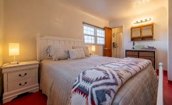 Charming Cody Home - sleeps 5, walking distance to downtown!