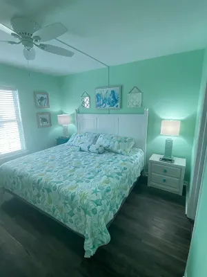 #1 Vrbo Rated Surf City Condo!  1 Min Walk to Beach & Pool!  1 Bedroom + Bunks - Gym