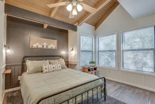 Relaxing 3Br Cabin Retreat in Helen, GA – Perfect for Families & Couples - バルコニー