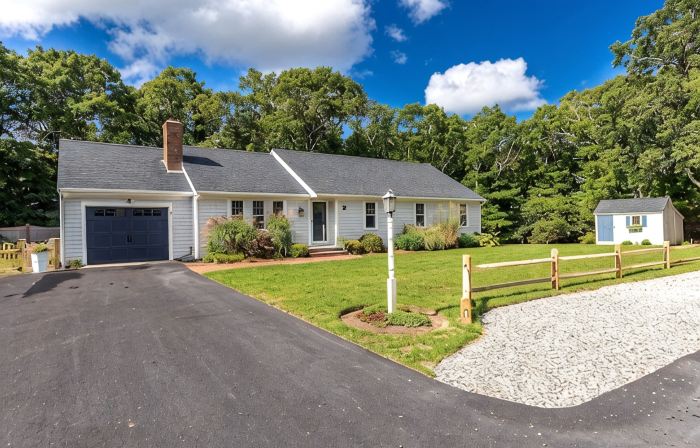 Coastal Cape Cod 3 bedroom close to the beach, bike path & ponds!