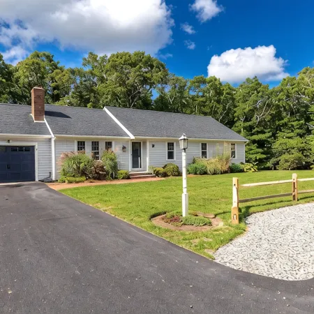 Coastal Cape Cod 3 bedroom close to the beach, bike path & ponds!