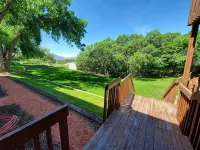 Mountainside Oasis, 1.2 Acres at Base of Mountains Perfect for Family Gatherings - 3 звезды