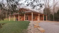 Secluded Rental Cabin on Southern Illinois Wine Trail, Private Hot Tub - 3-Star