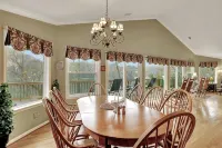 Waterfront, Luxury Panoramic View, Fast Wi-Fi, Private River Access Steps Away! - balcony