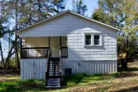 Charming Country Cottage Retreat -  Walking distance to Downtown - Wifi