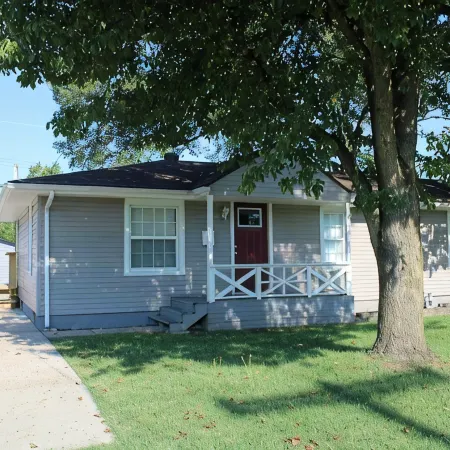 Centrally Located 3 Bdrm 2 Bath Quaint House with a Yard. Pet Friendly.