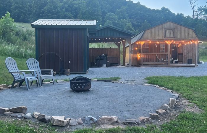 Cozy Tiny Cabin with Hot Tub, 3 Minutes to Seneca Rocks Park Entrance