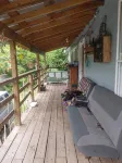 Cozy with spectacular views, easy access to I-64, and each end of the NRGNP - Wifi